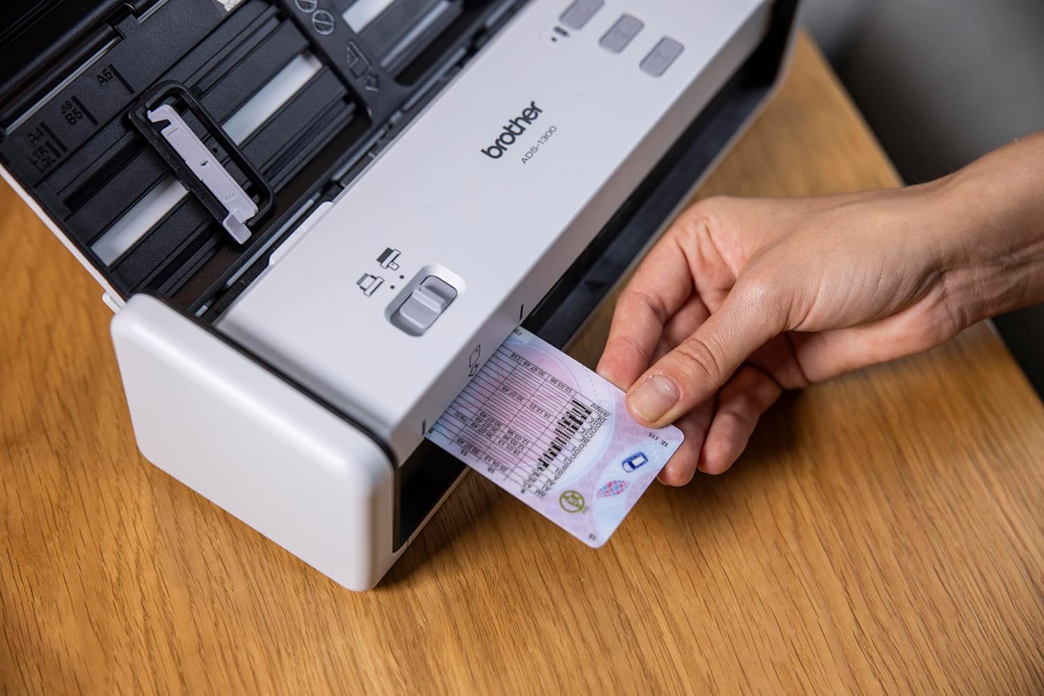 Brother ADS-1300 - Compact and Portable Scanner - Picture 3 of 10